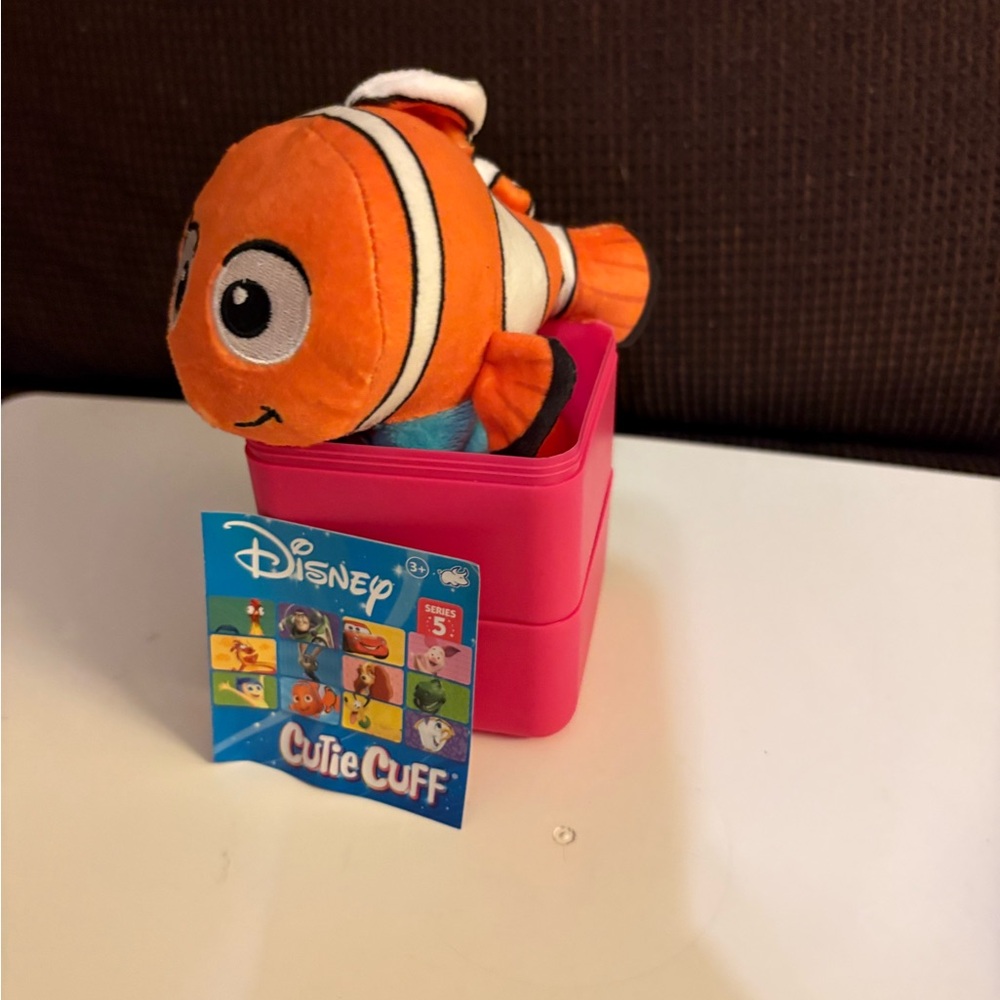 New! Disney Cutie Cuff Series 5 - Nemo